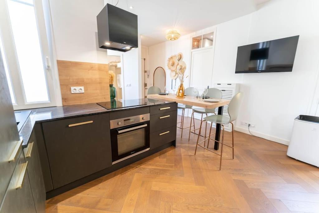 Superbe Deux Chambres, Centre Proche Port Appartamento