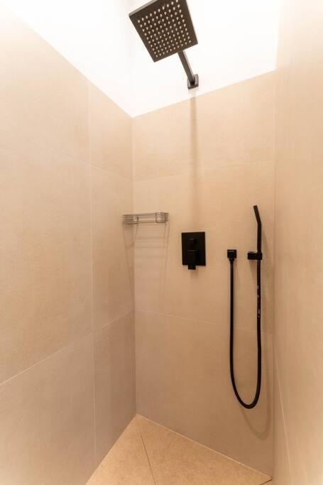 Appartamento Superbe Deux Chambres, Centre Proche Port